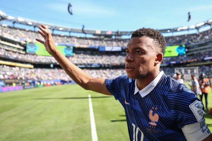 The opening round of fixtures in Group I of the 2026 FIFA World Cup delivered immediate drama, historic milestones, and statement victories for two of European football’s most lethal forwards.