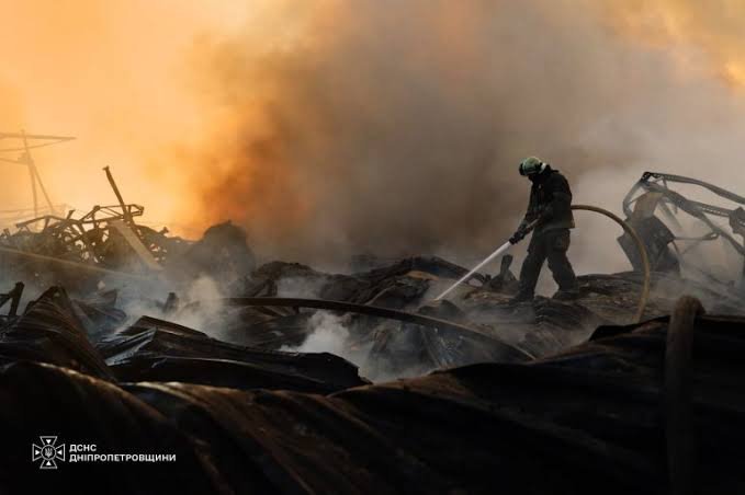 Russia–Ukraine War: Long-range drone and missile strikes continue on both sides. Recent attacks have targeted military and logistics infrastructure, while civilian casualties remain a concern.